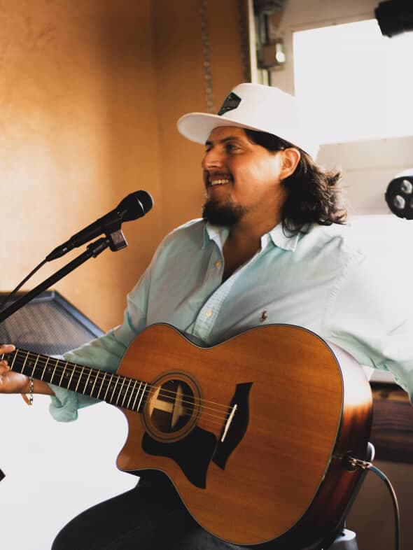 Chris Ray performing live